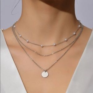 Pearl tier necklace silver with tags
